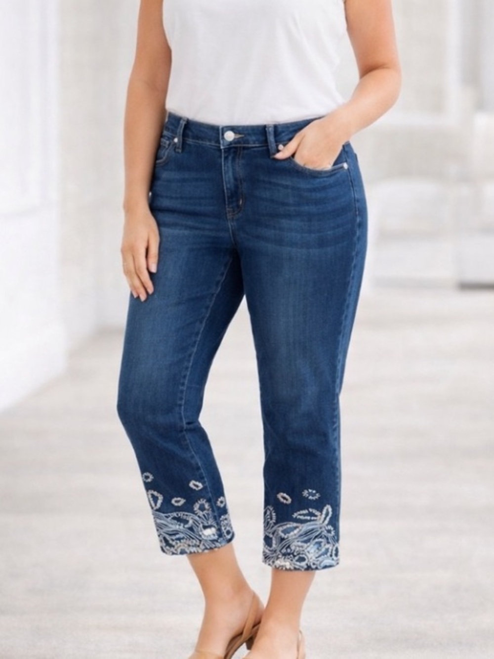 CHICOS Perfect Stretch Girlfriend Straight Leg Cropped Jeans Size 8 NWT